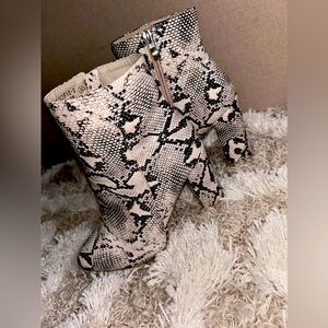 Snakeskin Pointed Boots